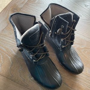 Black on Black Sperry Duck Boots, Women’s 9